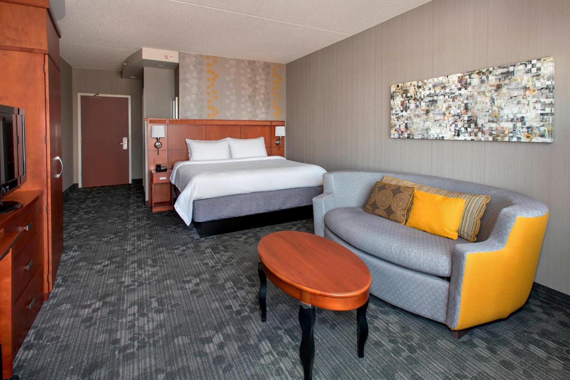 คอร์ตยาร์ด รีพับลิก แอร์พอร์ต ลองไอส์แลนด์/ฟาร์มิงเดล Hotel ฟาร์มมิงเดล ภายนอก รูปภาพ