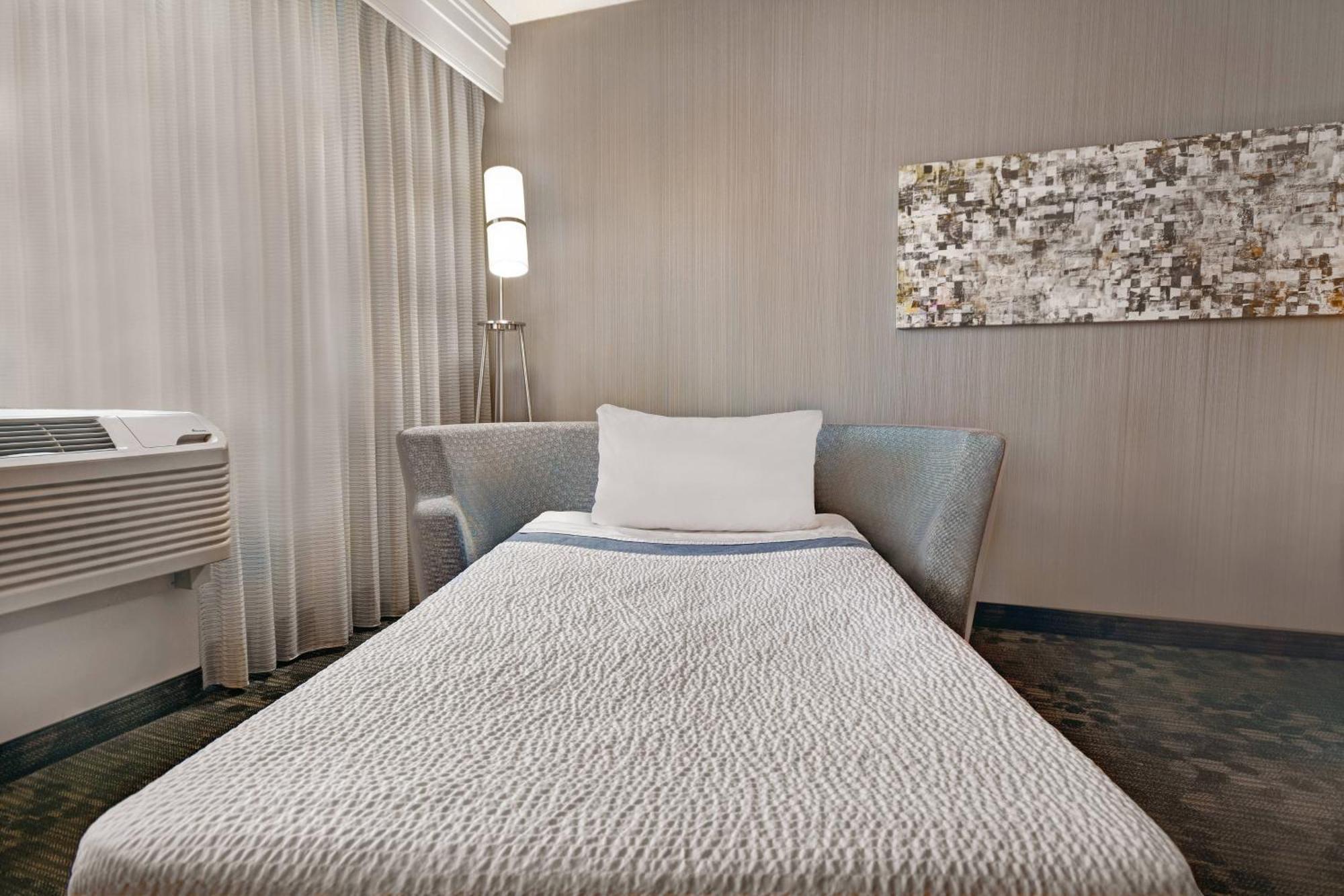 คอร์ตยาร์ด รีพับลิก แอร์พอร์ต ลองไอส์แลนด์/ฟาร์มิงเดล Hotel ฟาร์มมิงเดล ภายนอก รูปภาพ