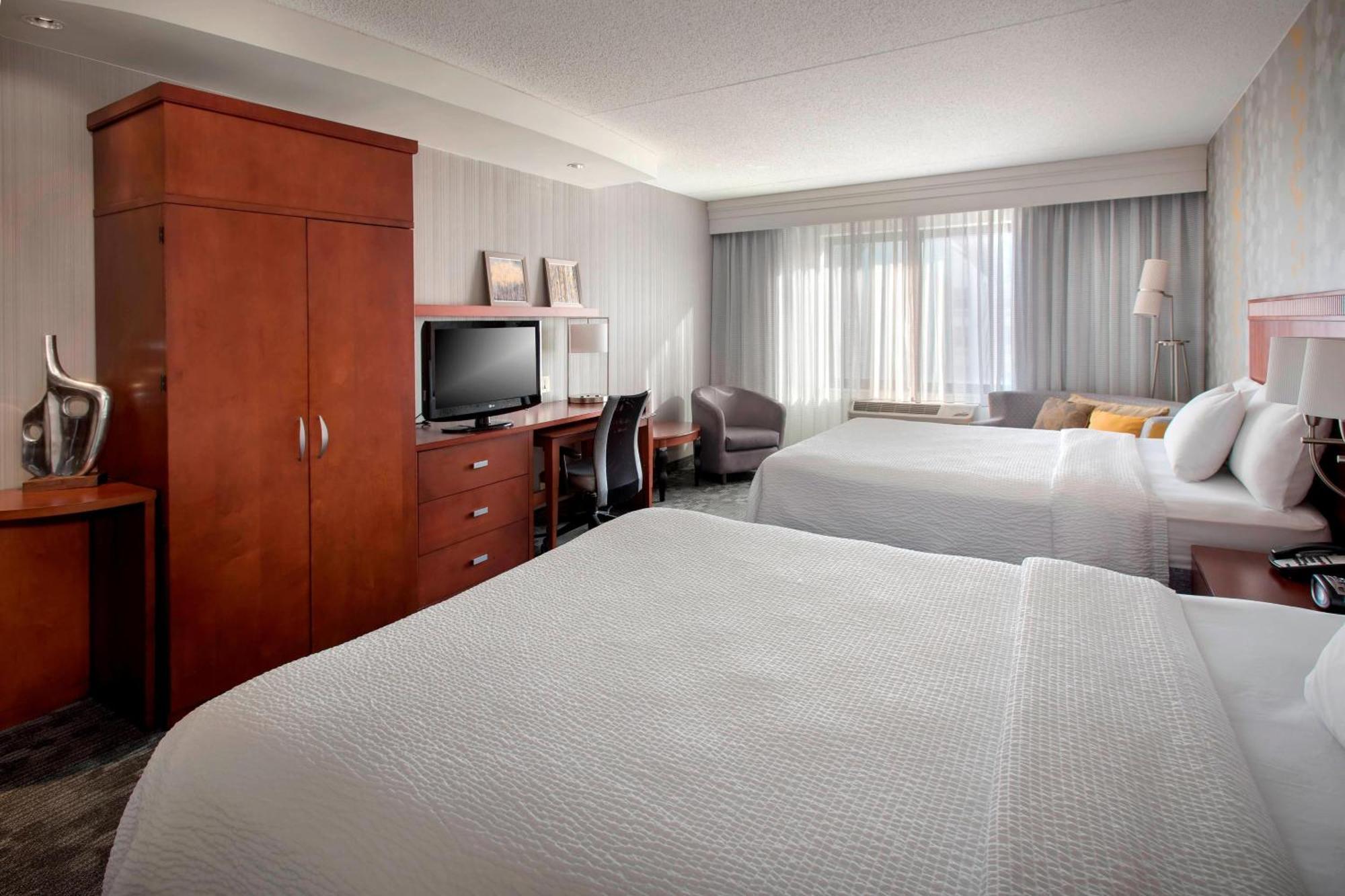 คอร์ตยาร์ด รีพับลิก แอร์พอร์ต ลองไอส์แลนด์/ฟาร์มิงเดล Hotel ฟาร์มมิงเดล ภายนอก รูปภาพ